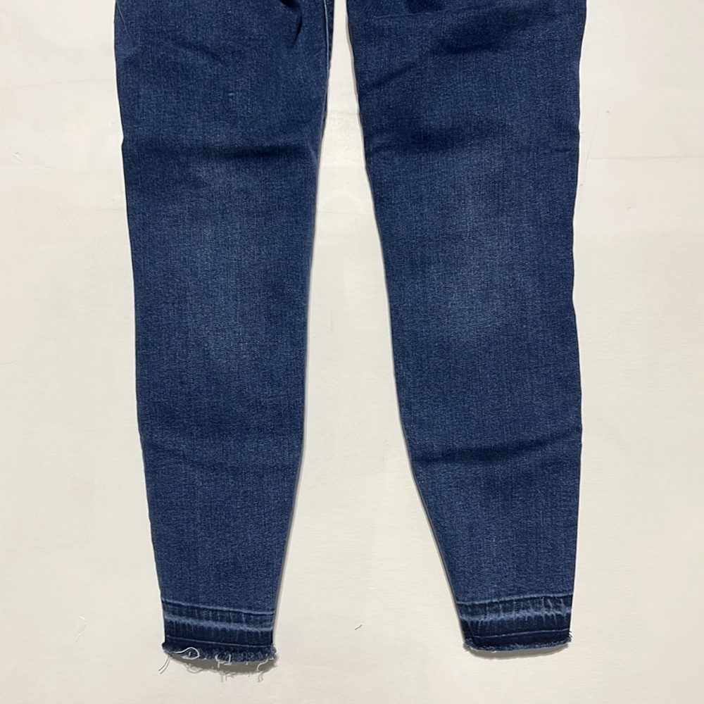 SPANX Distressed Medium Wash Denim High Rise Elastic Waist Jegging Size Medium - Picture 8 of 10